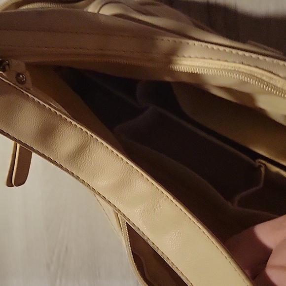 Elegant Beige Women's Handbag - Picture 2 of 3